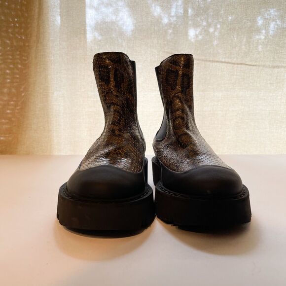 Aquatalia NWOB Women's Holy Snake Print Waterproof Chelsea Ankle Black Boots 6.5 - Picture 7 of 9